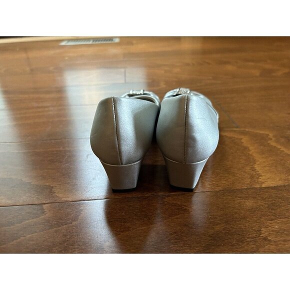Easy Street Eloise Block Pumps Womens Size 7 M Heels Silver Jewled Bow Toe NEW - Picture 8 of 8